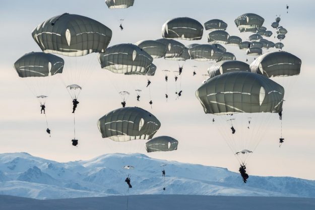 foto di un'operazione militare nell'artico grazie al muos e cambiamenti climatici